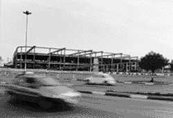 estrutura abandonada na avenida salim farah maluf